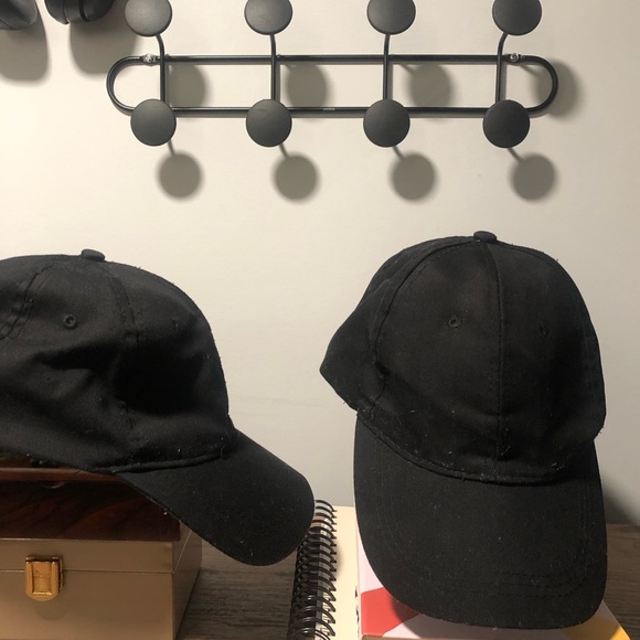 Like new: 2-pack unisex black fitted cap - Picture 3 of 4
